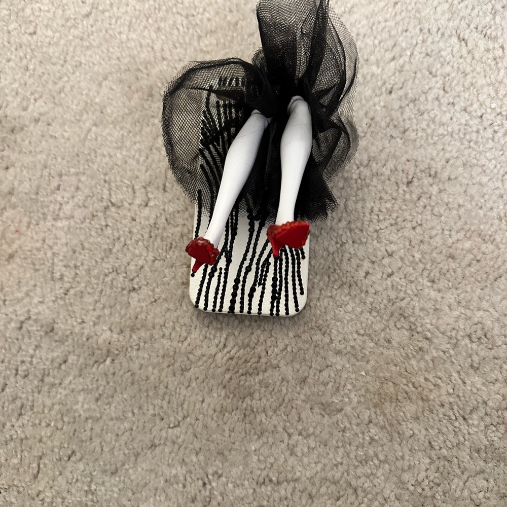 Alice and Olivia - Picture 2 of 12